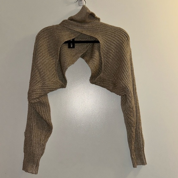 PrettyLittleThing Beige Extreme Cropped Knitted Sweater XS NWT - Picture 1 of 6